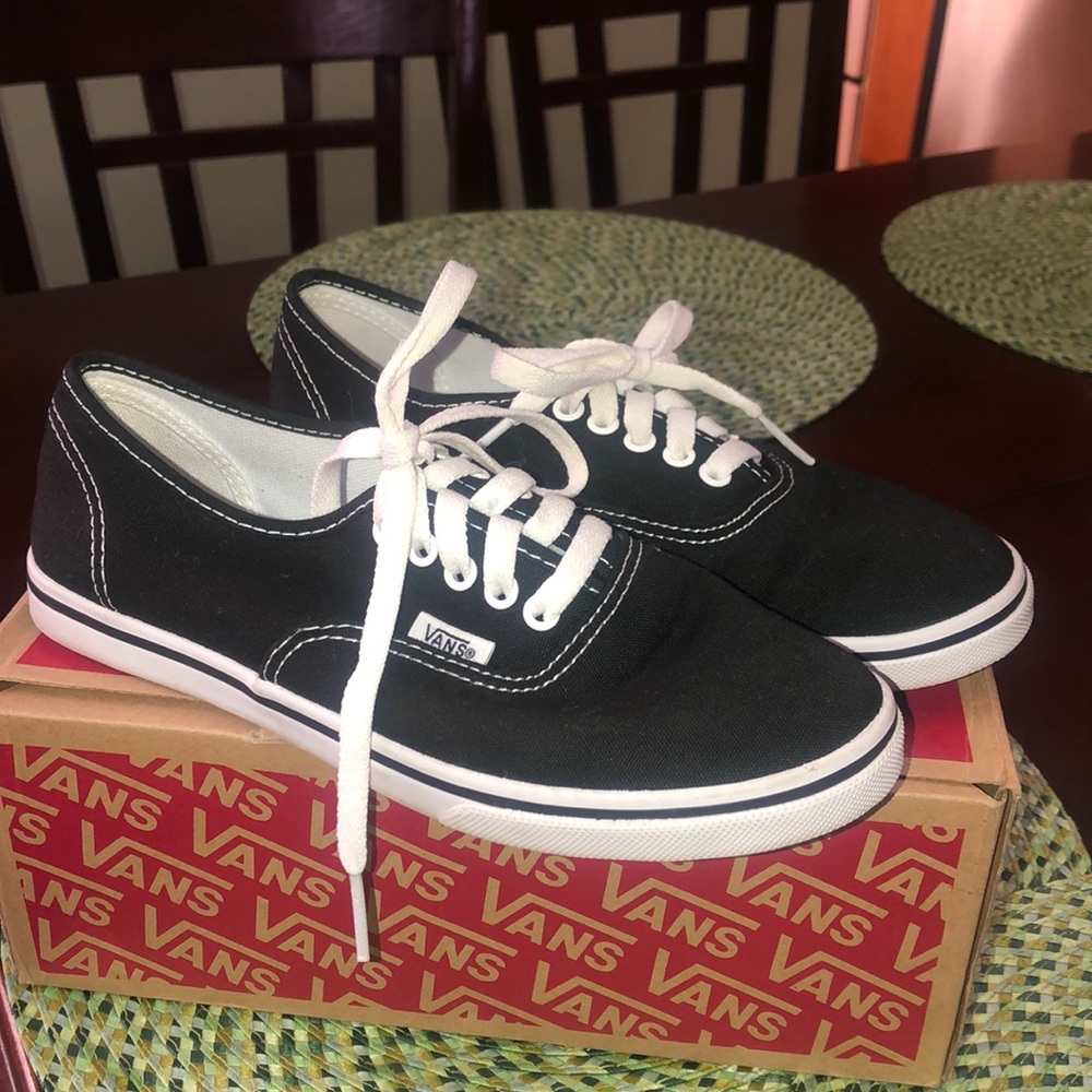 Authentic Women Lo Pro Vans